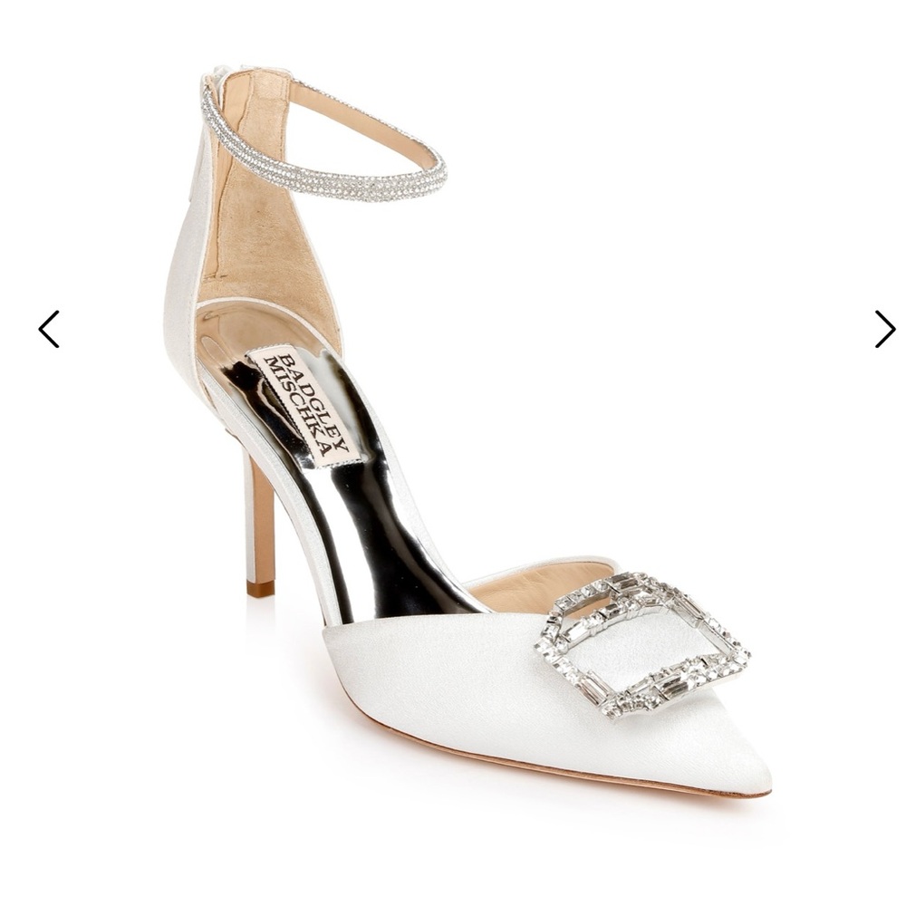 Badgley Mischka White Ornament Heel, size 9.5